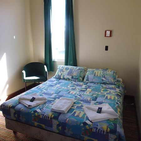 Happy Backpacker Hostel Penguin Bagian luar foto