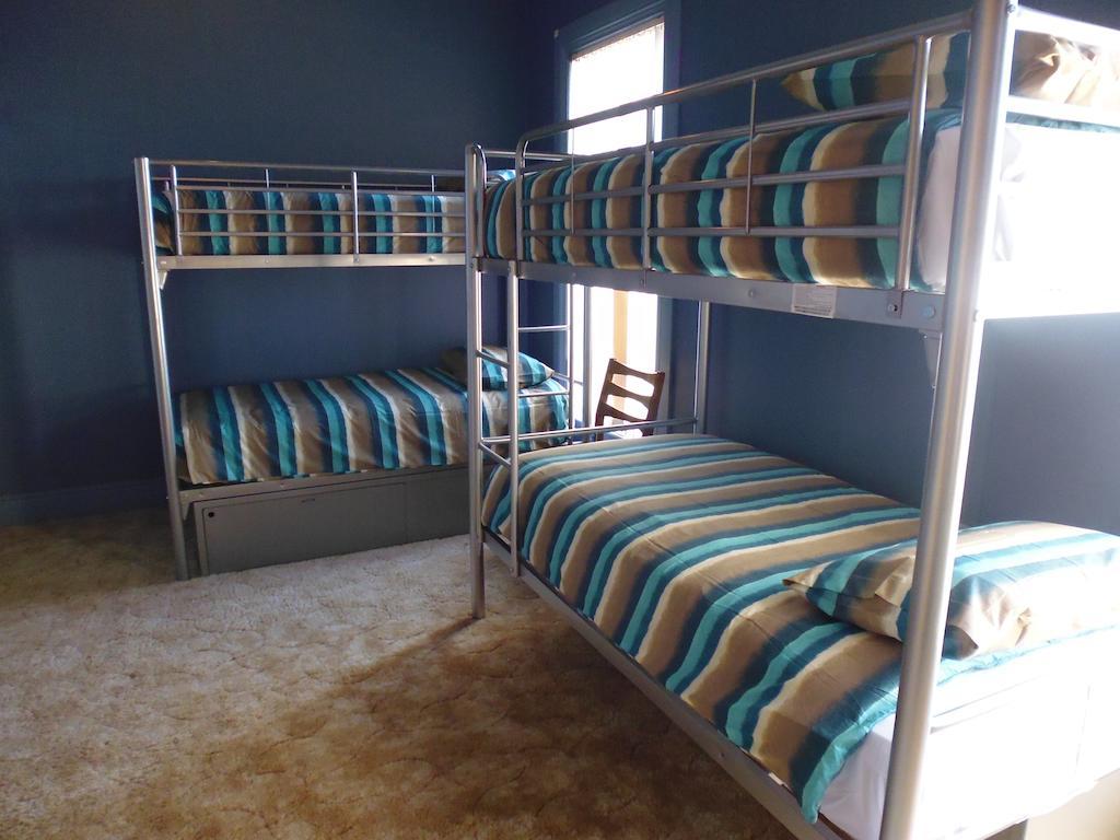 Happy Backpacker Hostel Penguin Bagian luar foto