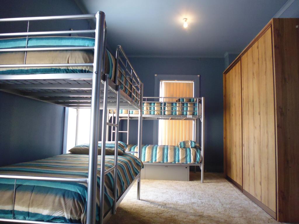 Happy Backpacker Hostel Penguin Bagian luar foto