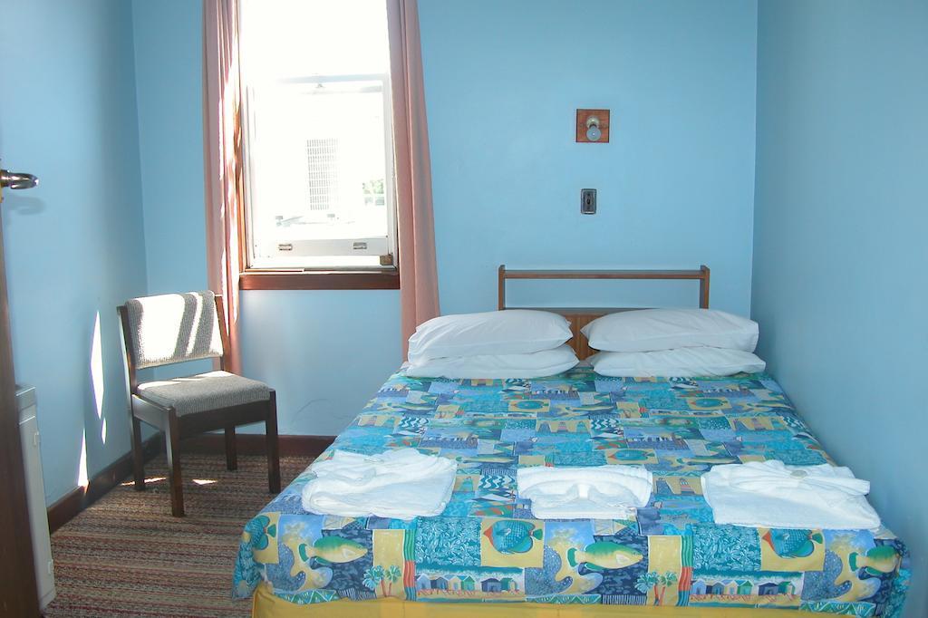 Happy Backpacker Hostel Penguin Bagian luar foto